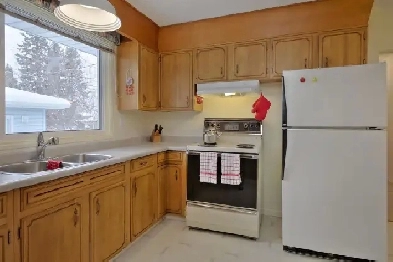 Southgate Nice Furnished Upstairs Bedroom for Girls! Image# 1