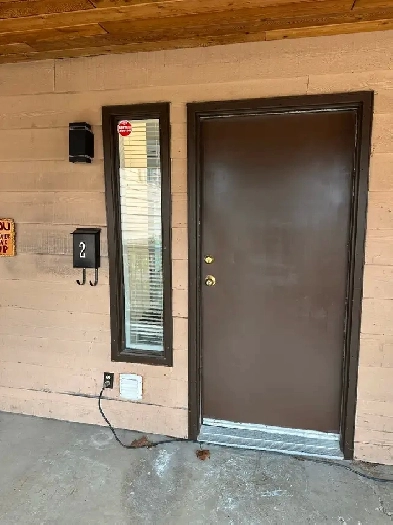 1 Bedroom Suite Den -   $1600 utilities included. Image# 1