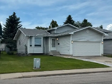 Fully renovated three  level split West End home. Image# 6