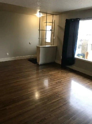 3 BEDROOM MAIN ACROSS WESTBROOK MALL Image# 5