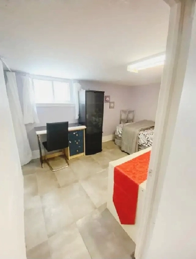 Large Private Room for rent in a 2bed 1 ba apt Image# 1