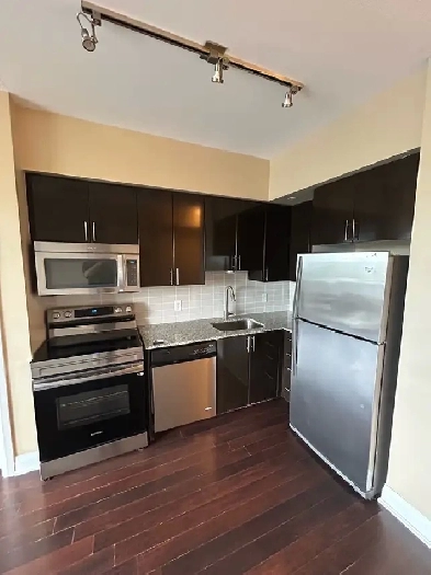 Lease: 1 BR 1WR Heat, Water, Locker, Parking Included Image# 1