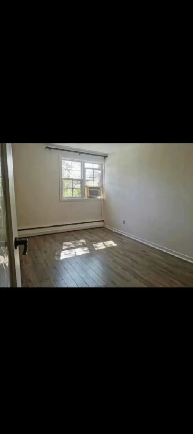1400/month heat, hot water, 4-1/2 condo in DDO 417-876-9400 Image# 8