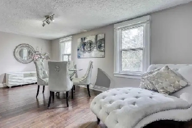Prime Location, Beautiful House with 1Bd, 1Washroom, Ensuite La Image# 7