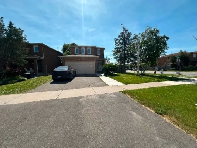 2 rooms for rent July 1th near shoppers world Image# 1