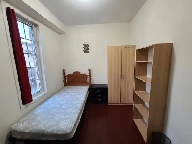 Minutes Walk Finch west subway, York U campus.  Rooms available Image# 3