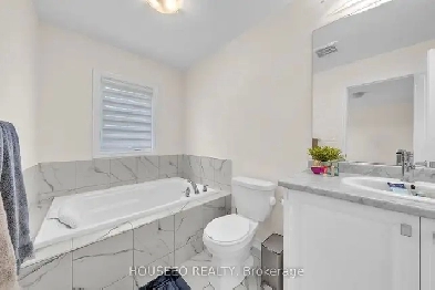 Townhouse in Thorold Image# 4