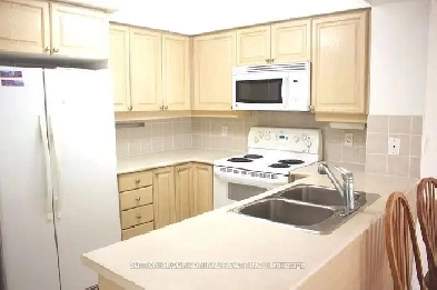 Enjoy living in this Luxury Tridel Condo in the heart of North Y Image# 3