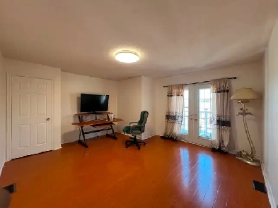Massive Private Room with Private Balcony for RENT! In Brampton! Image# 3