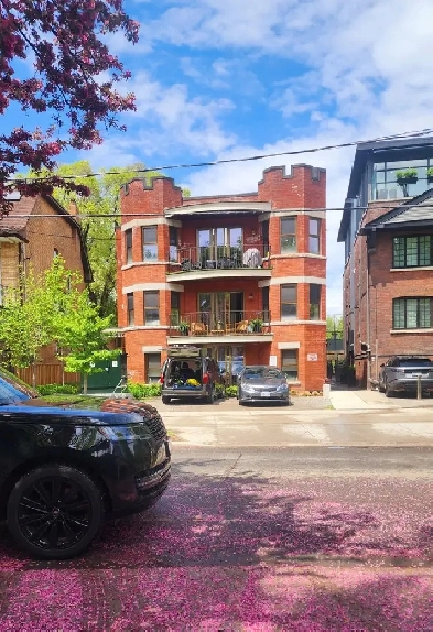 Unique 2 Bedroom Corner Apartment For Rent Toronto Rosedale Image# 8