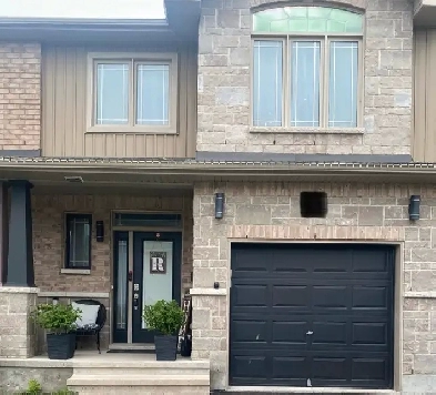 FOR RENT SEPT 1st 2025 - 3 bedroom, 2.5 bath townhouse west end Image# 1