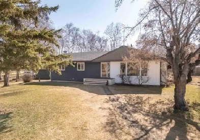 Beautiful lakeside home in Bonnyville, Ab Image# 7