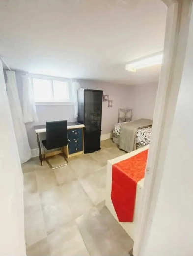 Large Private Room for rent in a 2 bed 1 ba apt Image# 3