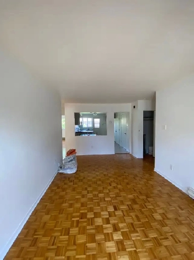 Spacieux 4.5 Brossard (près du Mail Champlain) Image# 1