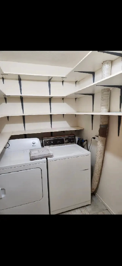Apartment for Rent.  Central AC , 2Beds  Den , 1 Washroom . Image# 3