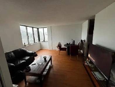 Lease transfer - 3 ½ near place des arts Image# 1