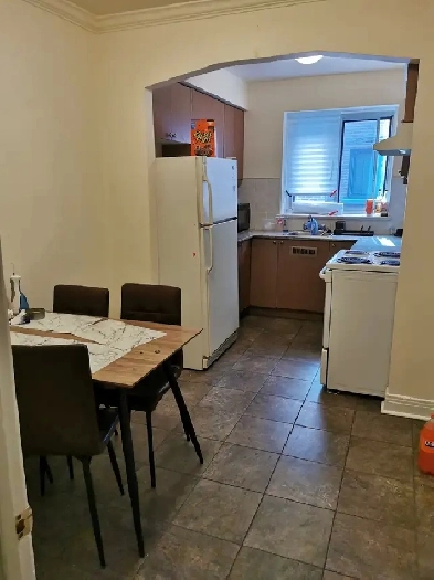 Large renovated 4 1/2 NDG (close Monkland Village) for August Image# 1