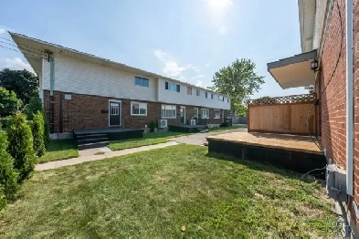 Renovated 2-bed 2 Bath Townhouse   Finished Bsmt- Pet Friendly Image# 3