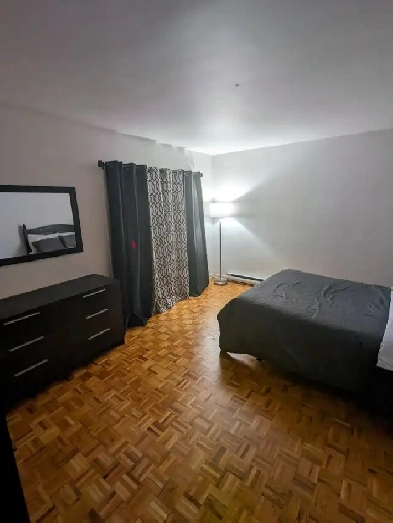 TOUT INCLUS:  Superbe chambre meublée à louer Image# 3