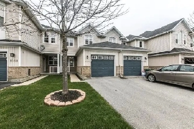 3 Beds 2 Baths Townhouse in Kanata North / Shirley's Bay Image# 1