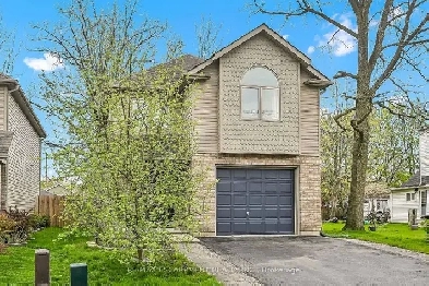 Bright and beautiful 2 storey home! Image# 1