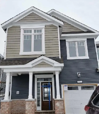 Spacious end unit townhome in Kanata/Stittsville Image# 1