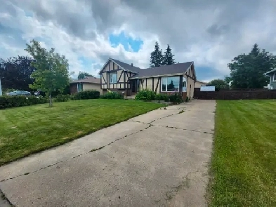 Spacious & Bright 4-Level Split For Rent in Meyonohk Image# 20