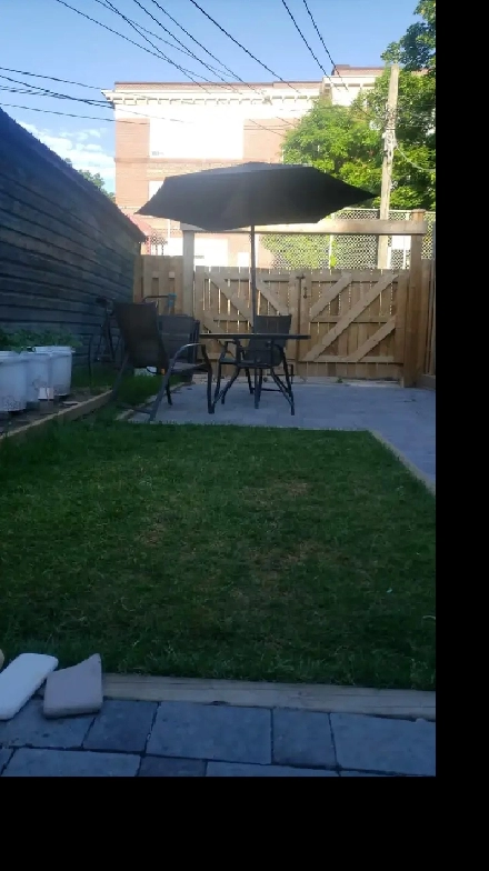 Bright, spacious Trinity Bellwoods 1BR/1BR apartment Image# 3