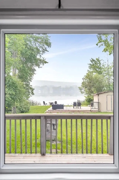 Newly updated 3 bedroom home right on the water Image# 8