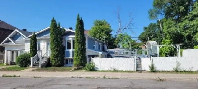 Belle maison 9 chambres à louer à Montréal Image# 1
