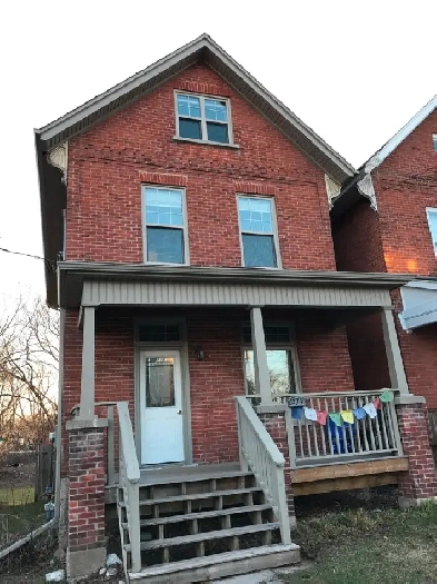 Prime Location Stunning UPPER 2-Bdrm   Loft ! Image# 1