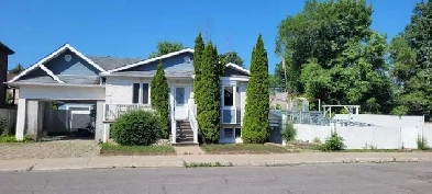 Belle maison 9 chambres à louer à Montréal Image# 1