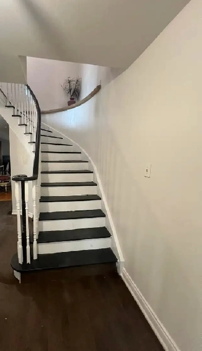 Mississauga Rooms for rent - 3 mins to Square One Image# 1