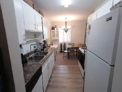 BEAUTIFUL ONE BEDROOM SUITE - MOUNTAIN AND LAKE VIEWS Image# 1