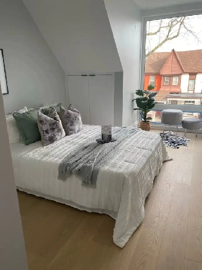 Newly Renovated Luxury Room Near Christie Subway & UofT Monthly Image# 4