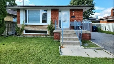 1B1B BSMT for Rent near Scarborough Town Centre Image# 3