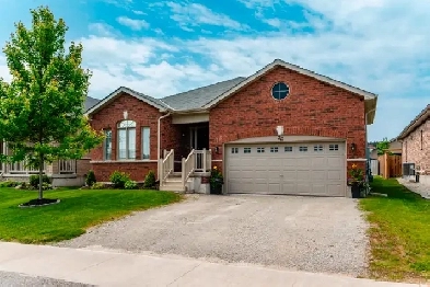 Modern 2 Bed Bungalow - 32 Hatton Drive, Penetanguishene, ON Image# 1