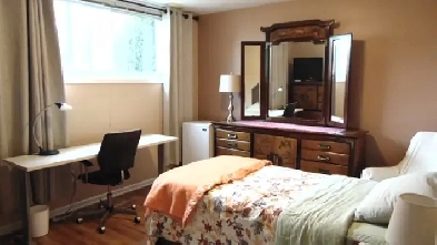Bright spacious bedroom - All Inclusive Image# 8