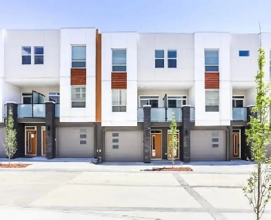 Sought after 3 Bed, 2.5 Bath Townhome near UBCO Image# 1