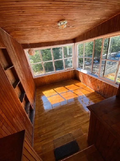 Fantastic 2-bedroon in Beautiful Victorian Home Sept 1st Image# 1