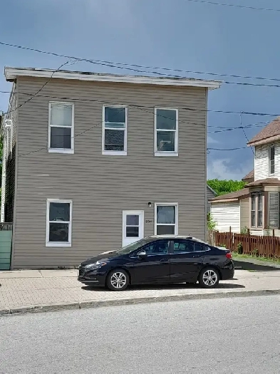 Cardinal 2 bedroom - with A.C., Parking, in suite laundry Image# 3