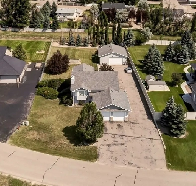 A FANTASTIC OPPORTUNITY TO OWN A BEAUTIFUL HOME IN DUNMORE Image# 1