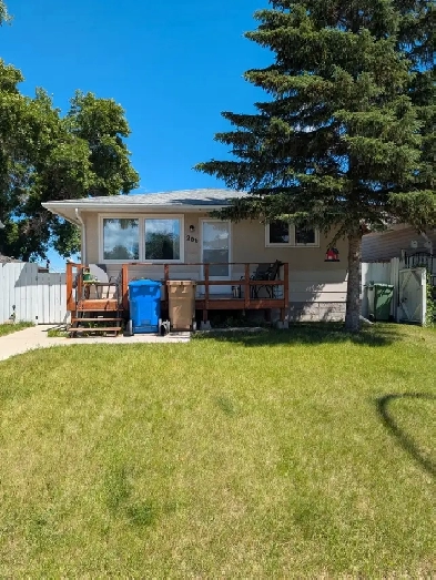 Gorgeous 3 bedroom Bungalow Image# 4