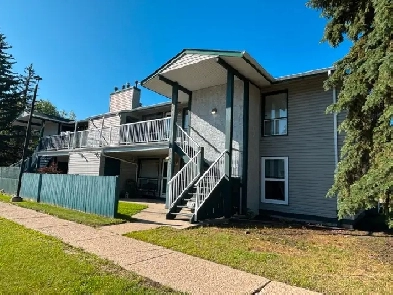 2 Bed   Den Townhouse in great location! Image# 1