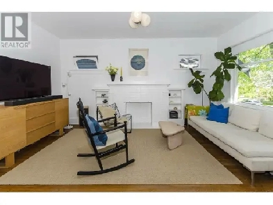 Charming 3 bed 1 bath whole house with Versatile Bonus Spaces Image# 4