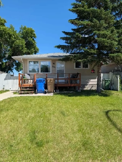 COMING UP FOR SALE !! Charming 3-Bedroom Home Backing Mount Ple Image# 3