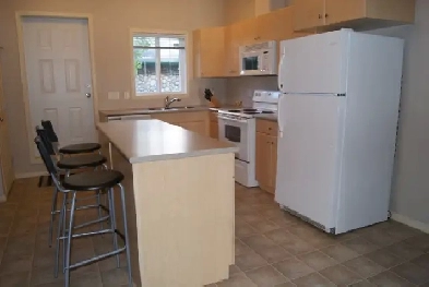 2 Bed   2 Bath Townhouse in Timberlea with Heated Garage Image# 3