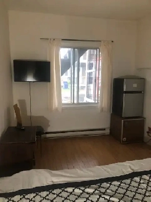 Laval métro cartier Chambre à louer/room for rent Image# 2