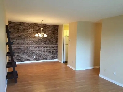 GORGEOUS! TWO BEDROOM APT FOR PROFESSIONALS, POST-GRAD, COUPLES. Image# 7