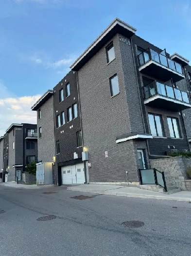 3-Storeys townhouse in Weston rd and Lawrence West. great Image# 1